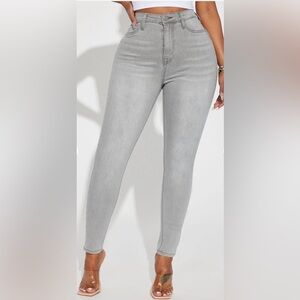 High Rise Booty Lifting Skinny Jeans Gray Wash Size 11 NWT